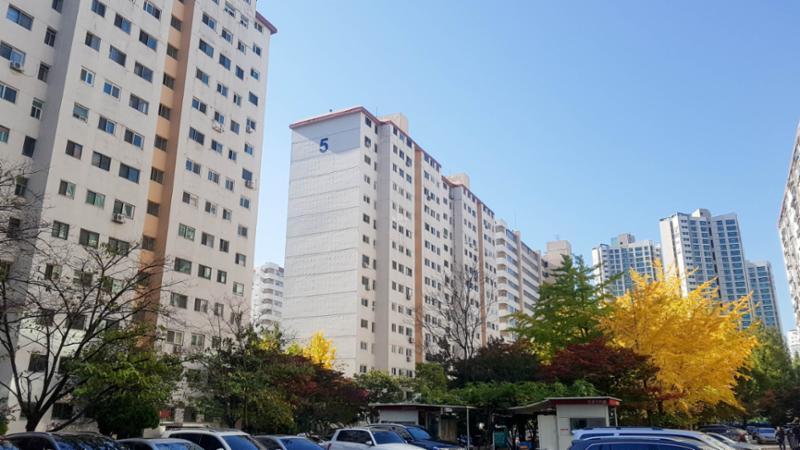 진흥아파트의 단지전경이에요