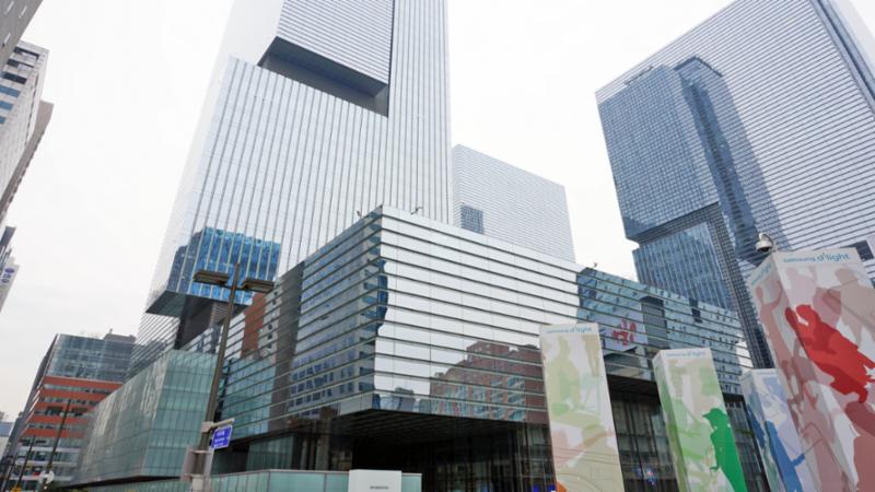 단지 인근에 위치한 삼성전자서초사옥입니다