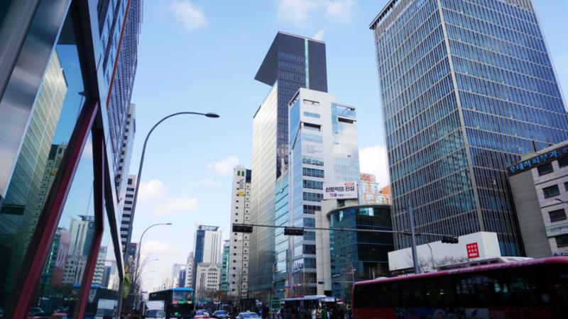 단지 주변에 강남역로터리가 인접해 있어 빠르고 편리하게 다양한 생활인프라를 이용할 수 있습니다