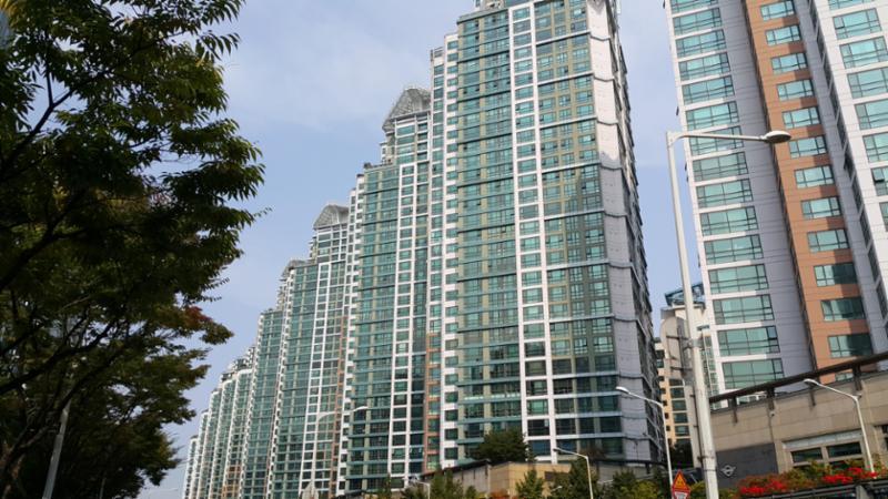고급스러운 외관이 돋보이는 위브더스테이트 단지에요