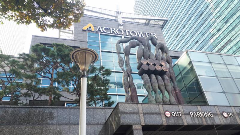 단지만의 특별한 외관 디자인으로 품격있고 고급스러움이 느껴지는 단지 모습이에요