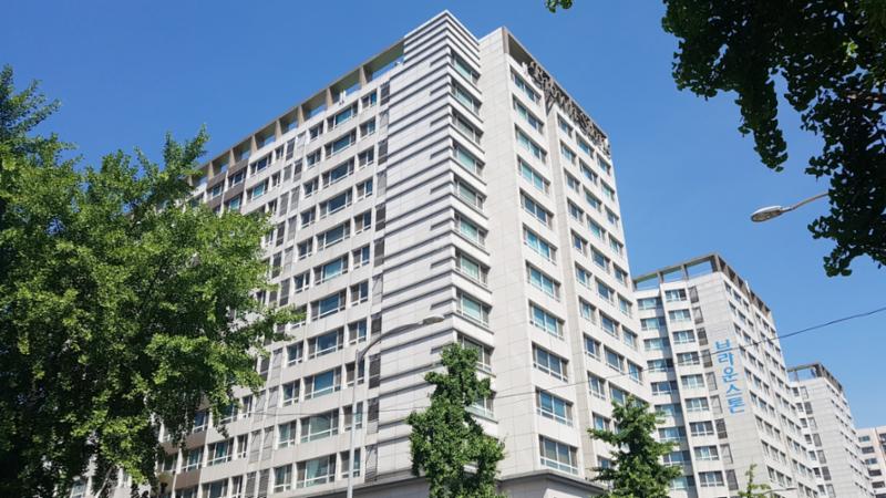 단지만의 특별한 외관 디자인으로 품격 있고 고급스러움이 느껴지는 단지 모습이에요