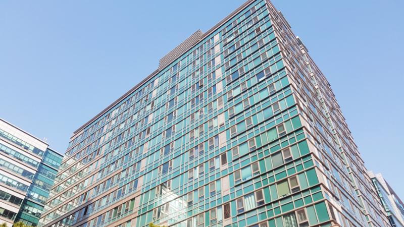 SK엠시티의 깔끔하고 세련된 전경 사진이에요