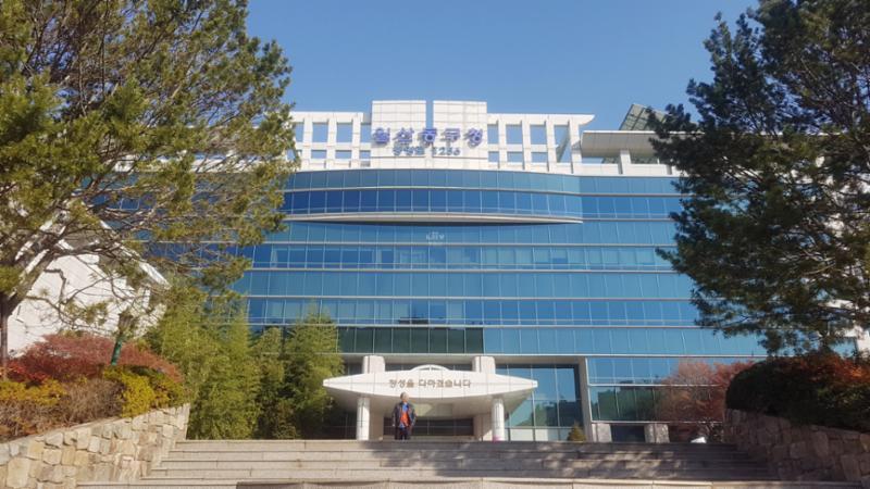 단지 내 관할에 속하는 일산동구청으로써 각종 서류발급, 민원을 보다 편안하게 처리 할 수 있는 공공기관으로 보다 편리하게 이용이 가능할 것 같습니다