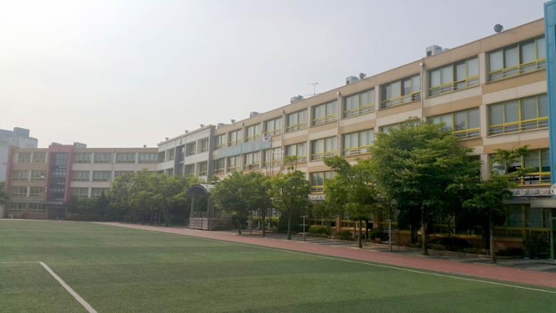 단지에서 배정되는 동명초등학교입니다