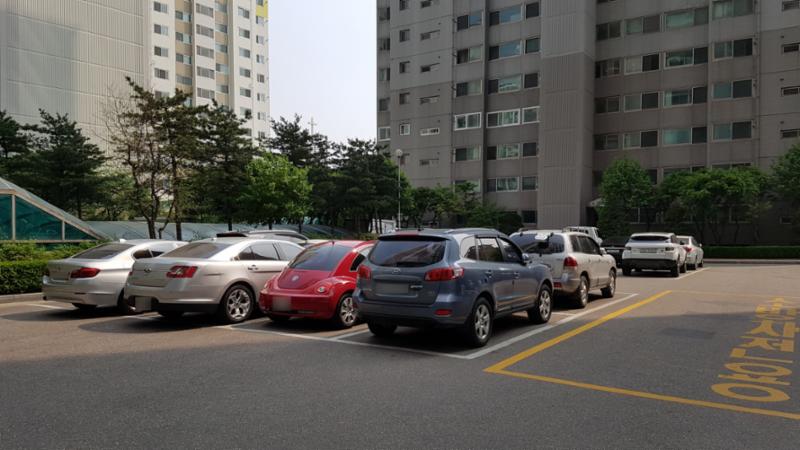 마장현대아파트 지상주차장 입구예요