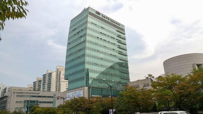 주민들의 다양한 민원 처리와 접수를 담당하는 공공시설 성동구청이 위치해있습니다