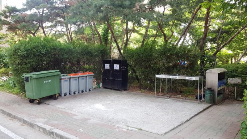 벽산아파트 단지 내 분리수거함이에요