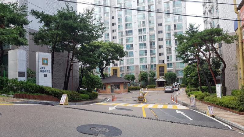 금호삼성래미안 정문이에요