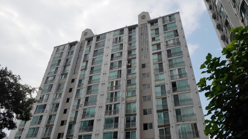 금호삼성래미안의 깔끔하고 세련된 전경 사진이에요