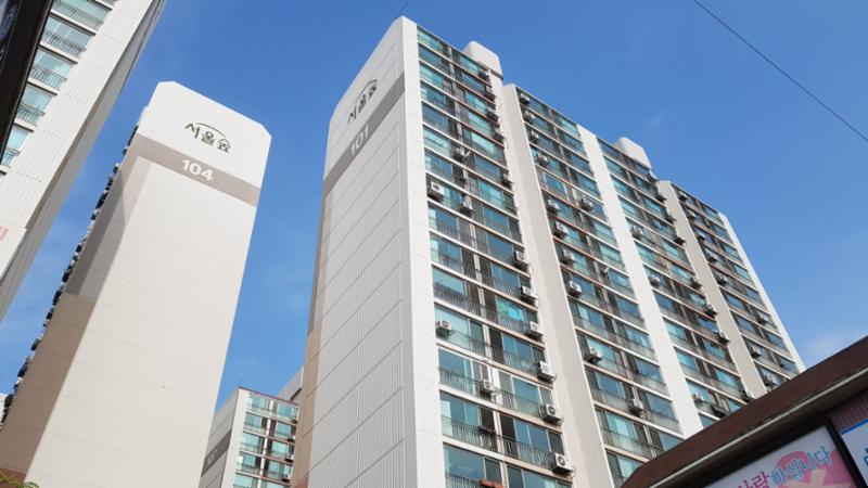 쌍용아파트 정문에서 바라본 단지 전경이에요