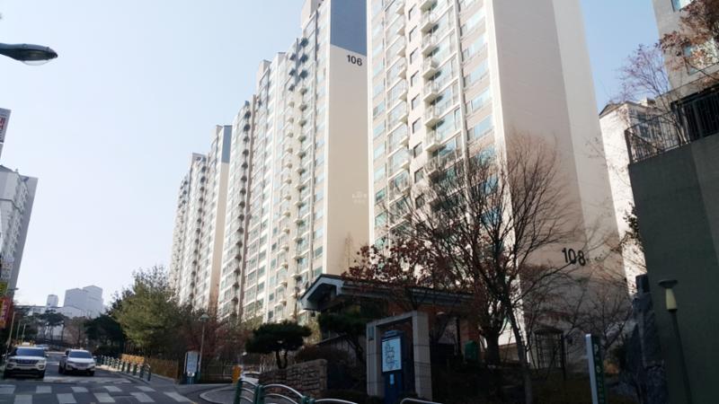 길음래미안1차아파트 정문이에요