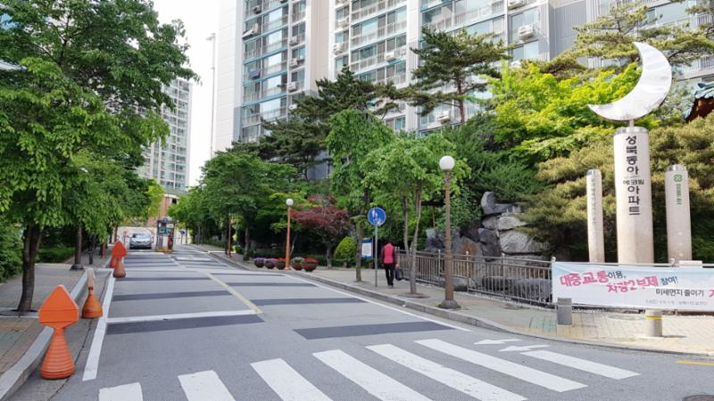 동아에코빌 단지정문이에요