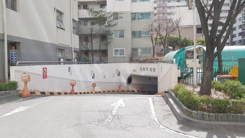 단지 내 주차장이에요