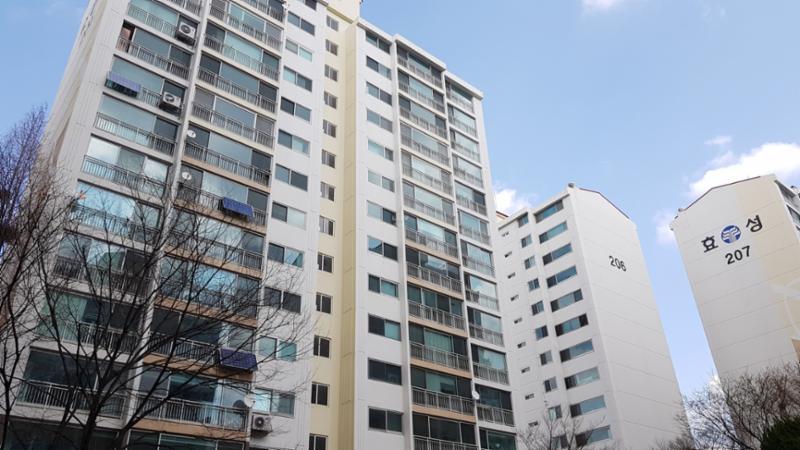 단지만의 특별한 외관 디자인으로 품격 있고 고급스러움이 느껴지는 단지 모습이에요