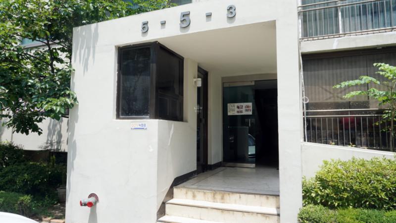 상아2차 아파트 공용현관이에요