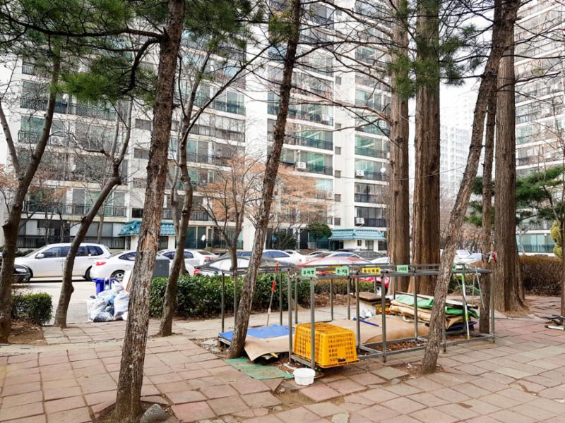 단지 내 분리수거함이에요