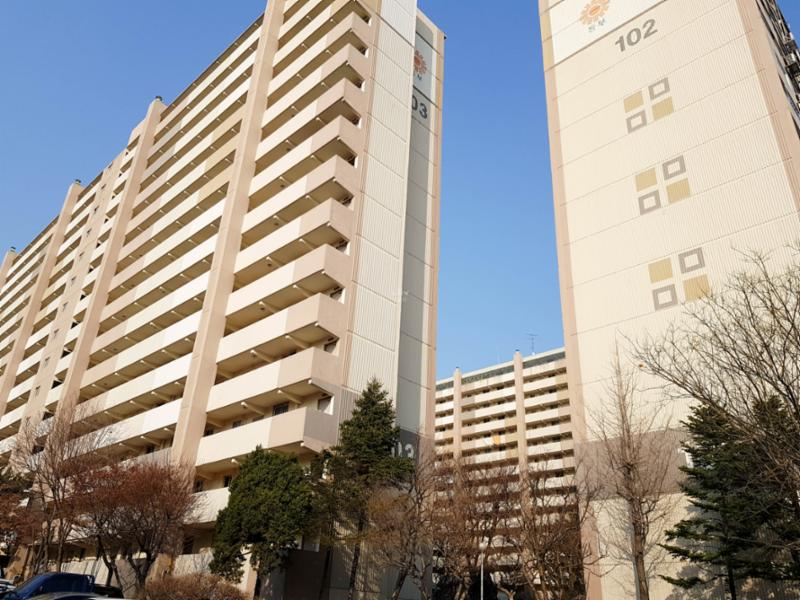 총 435세대, 4 개 동으로 구성된 단지에요