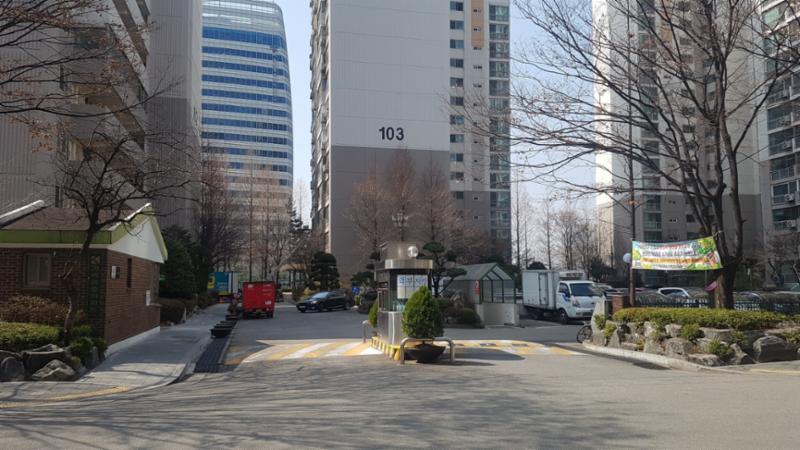 가락금호아파트 정문이에요