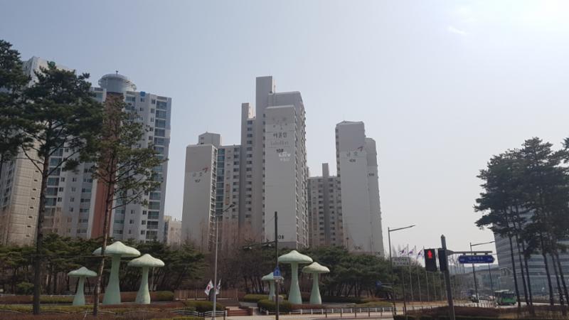 단지만의 특별한 외관 디자인으로 품격 있고 고급스러움이 느껴지는 단지 모습이에요
