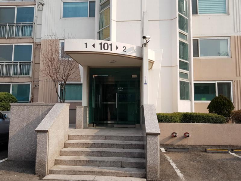 동궁리치웰아파트 1층 공용현관이에요