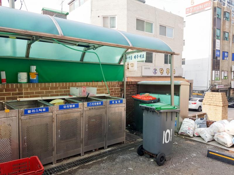 입주민들의 생활 편의를 위하여 재활용 분리수거장을 야외에 별도로 설치하여 편의를 높였으며, 단지를 깨끗하게 관리할 수 있어요