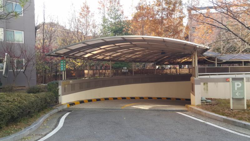 지하주차장 출입구에요