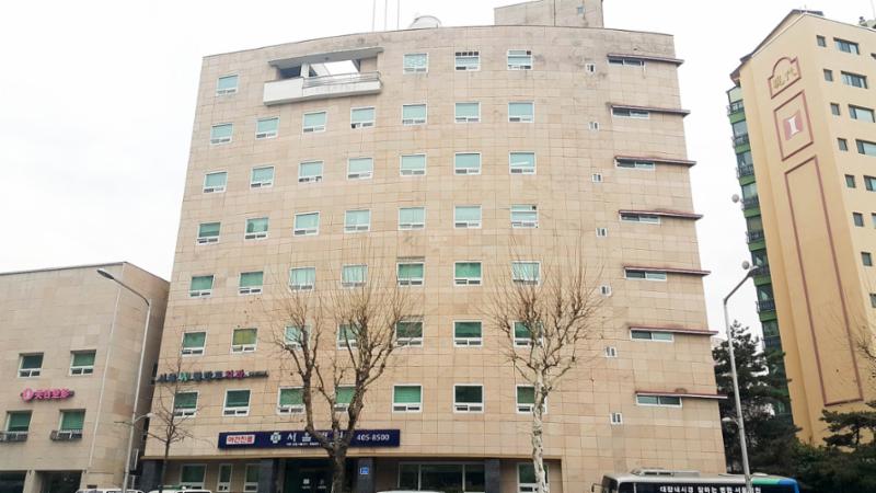 단지 주변에 위치한 의료시설인 서울병원입니다