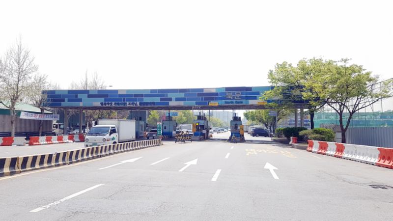 단지 주변에 위치한 가락시장입니다