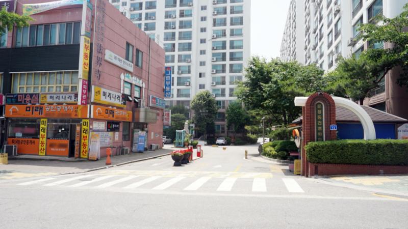 건영아파트의 단지 정문 출입구에요