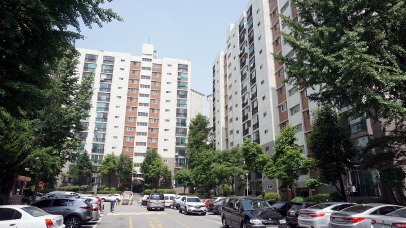 현대1차 아파트 단지 전경이에요