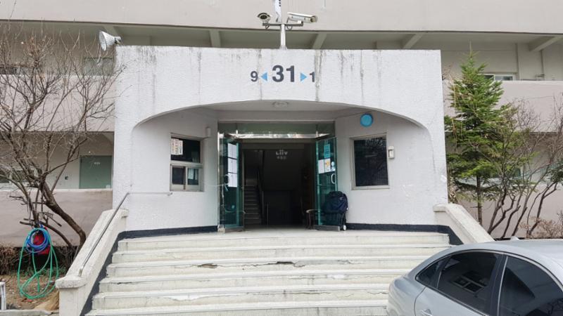 장미2차 31동 입구의 모습이에요