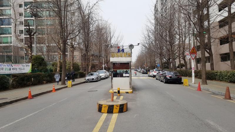 장미2차 출입구의 모습이에요