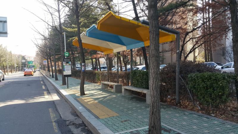 단지와 인접한 버스정류장 입니다