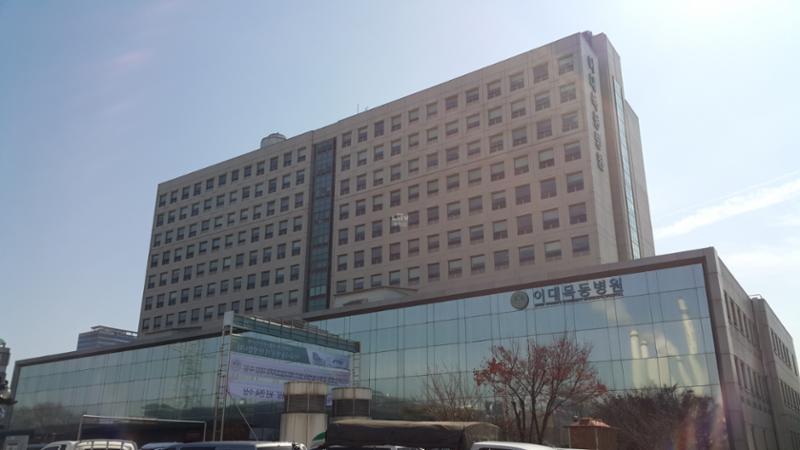 가까운 거리에 대형 병원인 이대목동병원이 위치해 있습니다