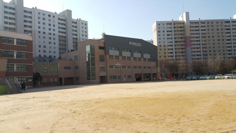 배정 초등학교인 월촌 초등학교 입니다