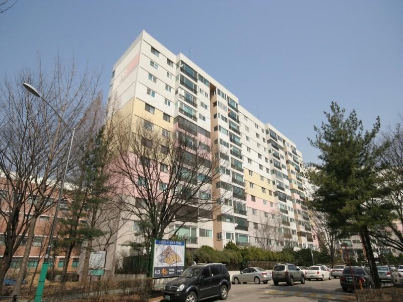 215동