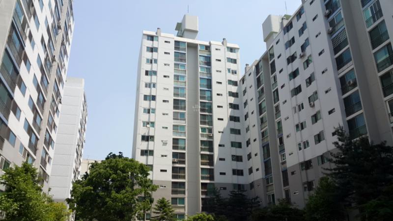 내부에서 바라본 112동 모습입니다