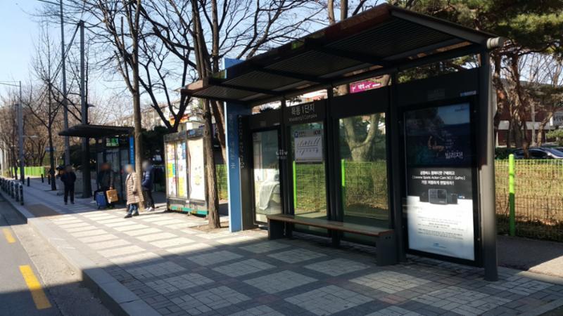가까운 거리에 인접한 버스정류장 입니다