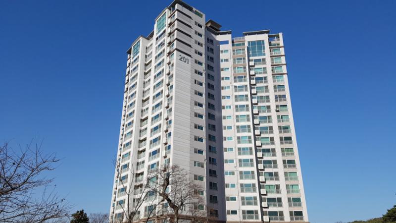 단지만의 특별한 외관 디자인으로 품격 있고 고급스러움이 느껴지는 단지 모습이에요