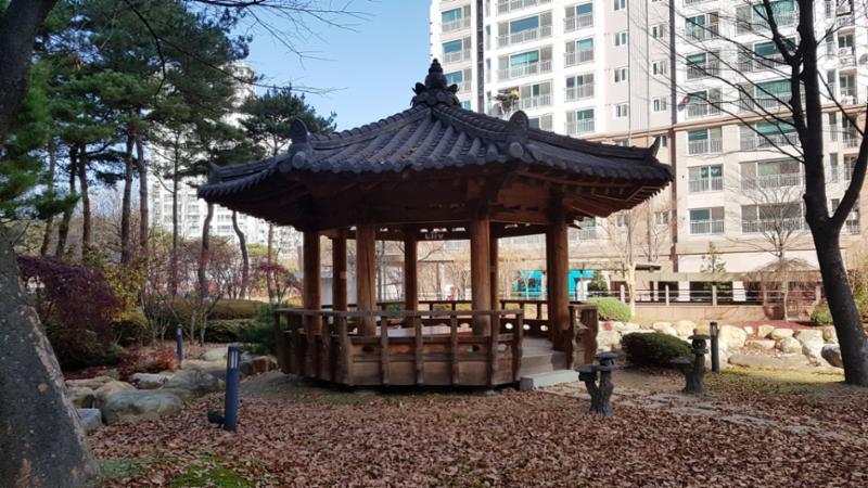 단지 내에서 즐겁고 여유로운 시간을 보낼 수 있는 쉼터 공간이에요