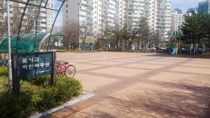 단지 내에 위치한 공원의 모습이에요