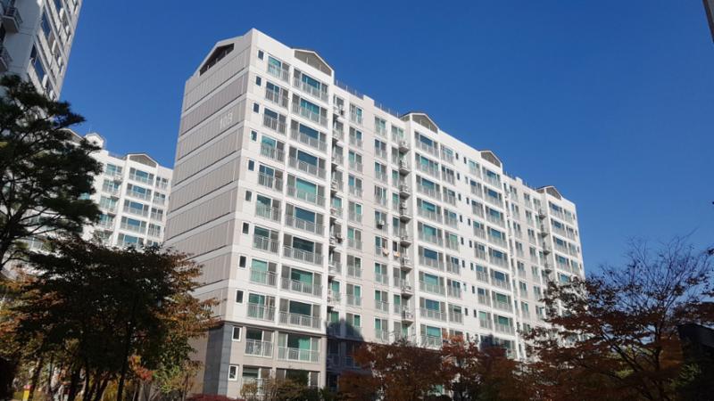 단지만의 특별한 외관 디자인으로 품격 있고 고급스러움이 느껴지는 단지 모습이에요