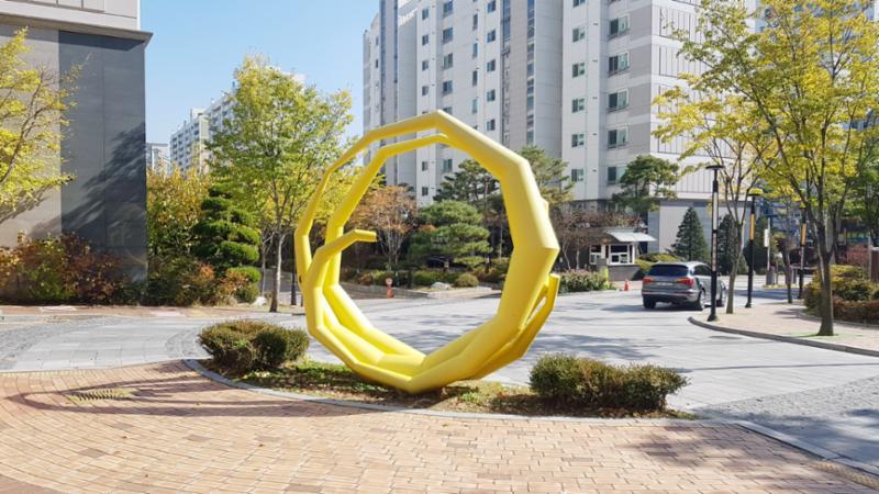 멋스러운 조경시설과 조화롭게 꾸며진 곳이에요