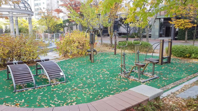 단지 내 야외 체육시설이에요