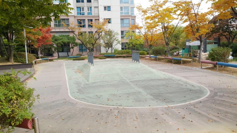 단지 내 야외 체육시설이구요