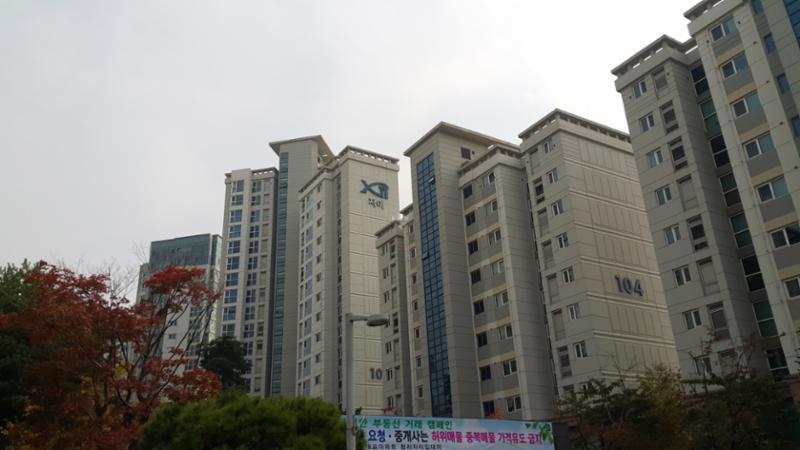 청라자이 단지전경이에요 884세대 19동 최고20층 단지가 크고 넓어요