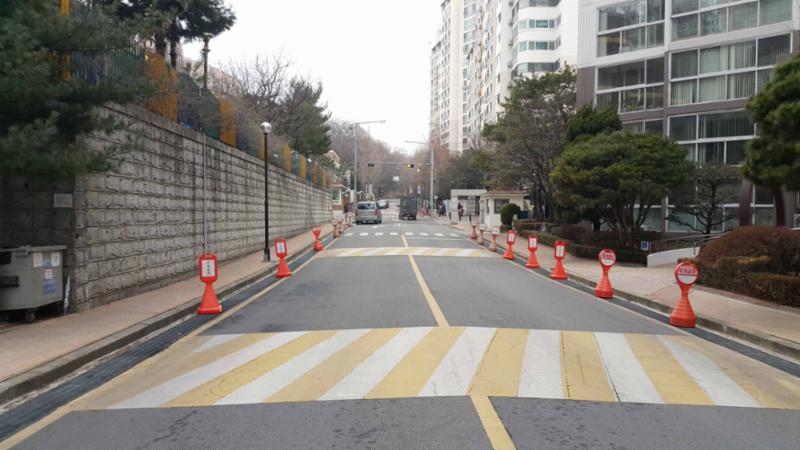 단지 내부를 이어주는 도로 입니다