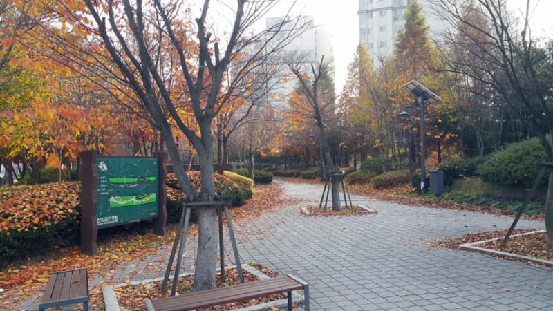 단지 주변에 위치한 연의근린공원입니다