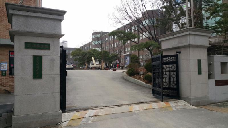 단지 주변에 학교가 위치하여 있습니다